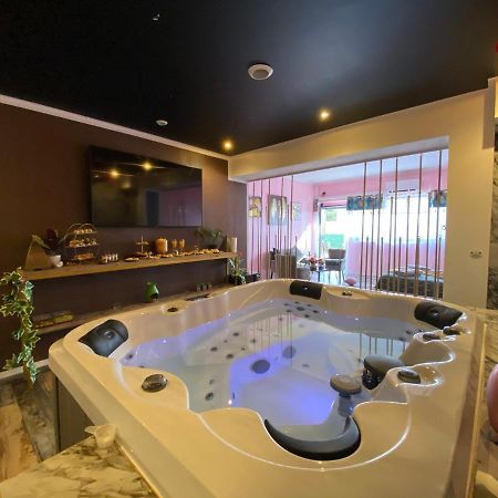 Cosmic Jacuzzi Acomodação com café da manhã Arles Exterior foto